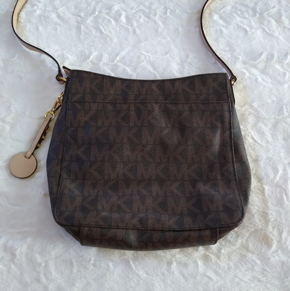 Michael Kors Messenger Crossbody - Picture 2 of 11